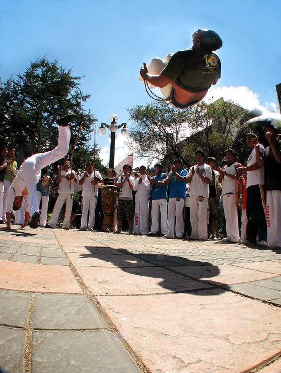 A capoeira é considerada patrimônio cultural imaterial do Brasil