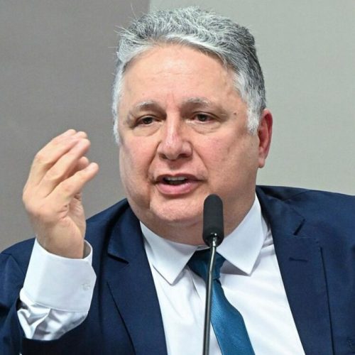 Garotinho publica postagem com informação falsa sobre suposta sobrinha de Eduardo Paes e apaga conteúdo após repercussão