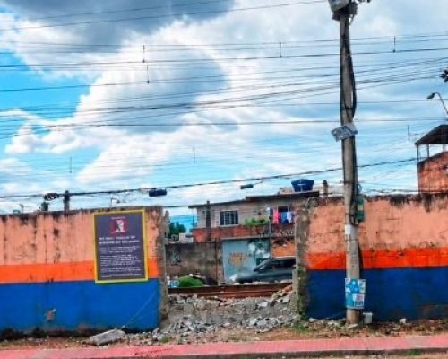 Passagem clandestina na linha férrea de Nova Iguaçu é reaberta após fechamento
