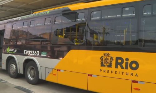 Passageiro morre após ser baleado dentro de ônibus do BRT em Jacarepaguá