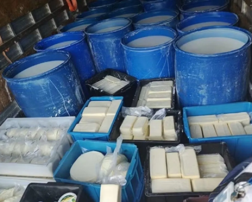 Caminhão com mais de 3 toneladas de alimentos impróprios é apreendido em Campos