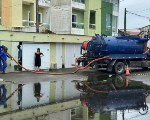 Esgoto a céu aberto mobiliza força-tarefa em Rio das Ostras