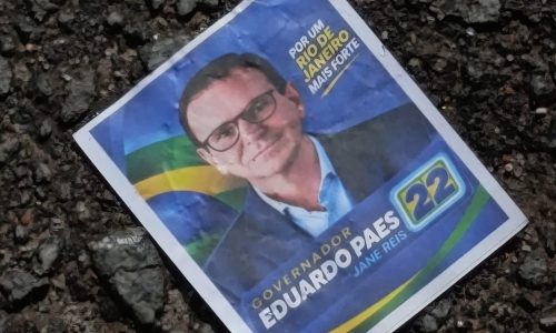 🚨 TRE-RJ ENCONTRA SANTINHOS FALSOS DE PAES COM NÚMERO DE DOUGLAS RUAS