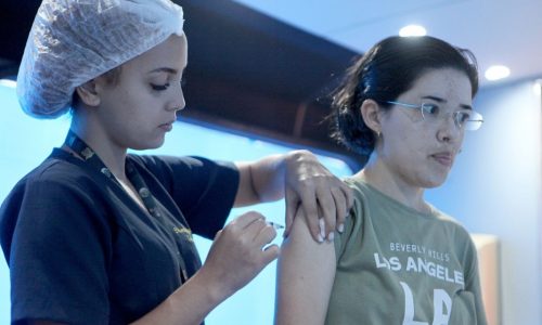Nova Iguaçu amplia vacinação contra meningite para jovens de até 24 anos