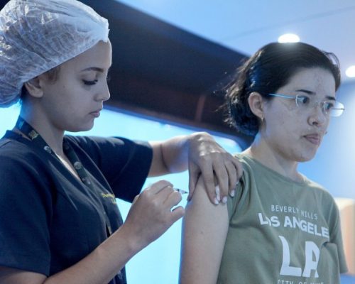 Nova Iguaçu amplia vacinação contra meningite para jovens de até 24 anos